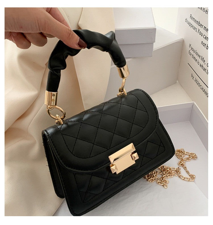 Mini Bolsa Feminina com Alça de Mão Estilizada