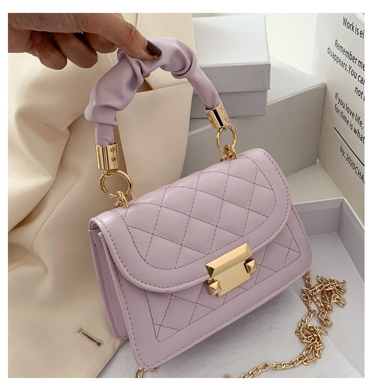 Mini Bolsa Feminina com Alça de Mão Estilizada