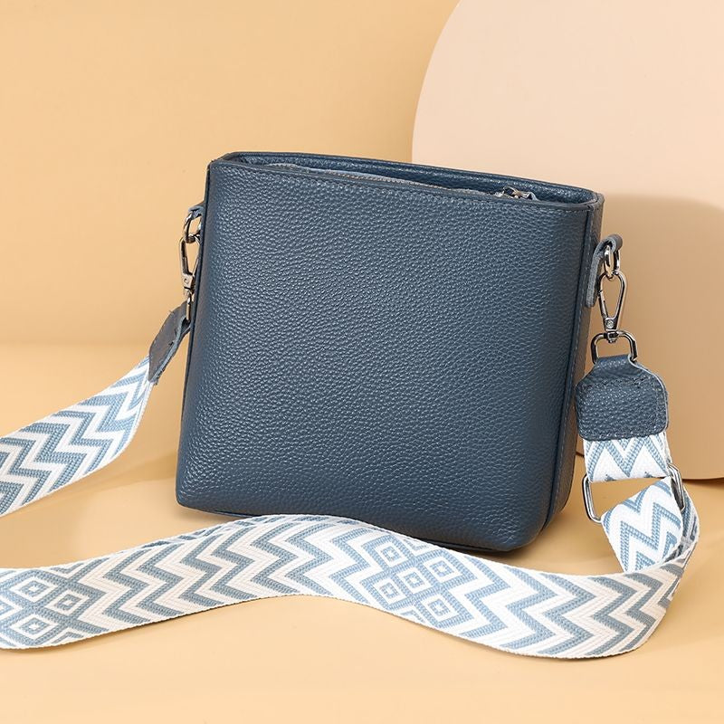 Bolsa de Couro com Alça Larga Estampada
