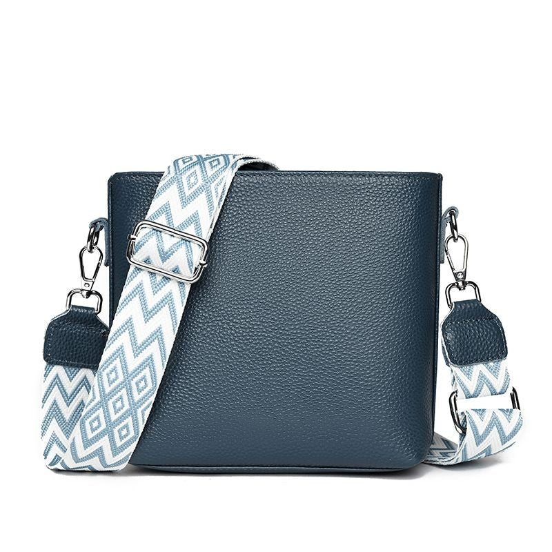 Bolsa de Couro com Alça Larga Estampada